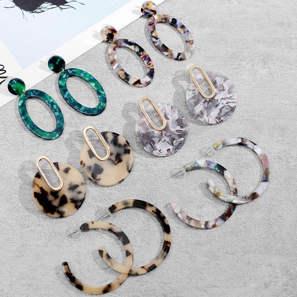 Light Tortoise Acrylic Resin Circle Hoop Earrings - Picture 5 of 6